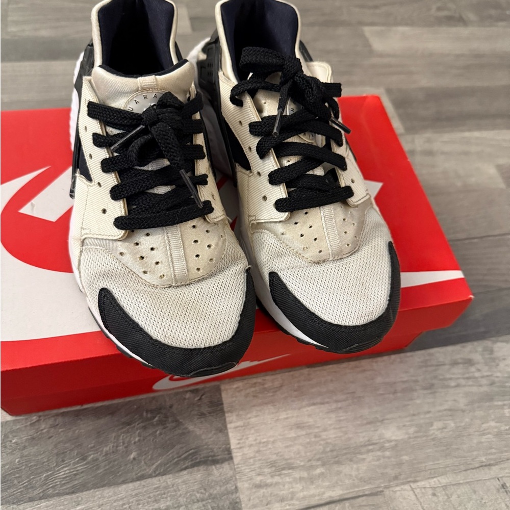 Nike Hurrache Youth Sz 7